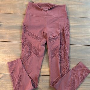 Good condition plum LuLulemon leggings sz 6